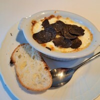 La Brianza - 目の前でトリュフを削ってくれます　娘は動画撮ってた(笑)