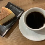カフェ サニー - ブレンドとチーズケーキ