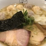 Yakumo - 特製ワンタン麺・白だし(アップ)