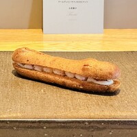 フィエルテ - ミニエクレア 焦がしタマネギとアーモンド