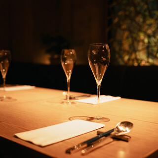 ペアリングもお勧め。料理の美味しさに寄り添うワイン、中国茶と