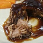 キッチン ブルー グローブ - ホロホロな豚肩ローズポシェ