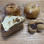 CAFE TERVE ! - ◉チーズ丸パン／180円税込
                        ◉ベーグル マロン／260円税込
                        ◉キャロットケーキ／600円税込
                        ◉バーチ ディ ダーマ／480円税込