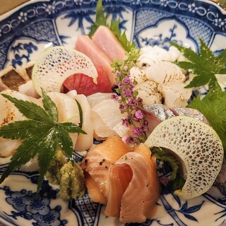 Assorted sashimi