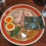 麺処 懐や - 特製醤油細麺大盛り。今にも香って来そうなスープ。