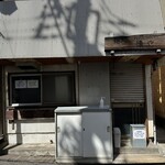 麺処 懐や - 店構え。昭和風で落ち着く。