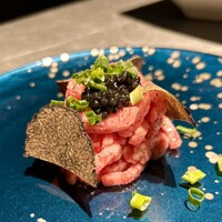 焼肉SEJONG 丸の内店 - 王様のユッケ〜キャビアとトリュフのせ〜