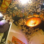 全席個室居酒屋 桜坂 - 満開の桜がお出迎え