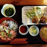 Wafuu Ryourimi Saka - ランチ　三種丼（唐揚げ付き）　1200円