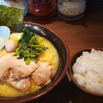 横濱家系ラーメン たくみ家 - 