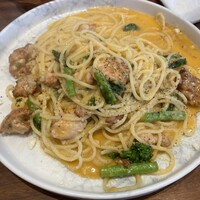 Eccomi - 鶏肉ゴロゴロ入ってます、パスタ