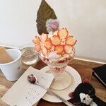 cafe days - さくらのパフェ　1,999円(税込み)
