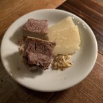 カルネジーオ イースト - 