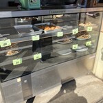 鳥義 - 開店間がないので、全員集合していません。