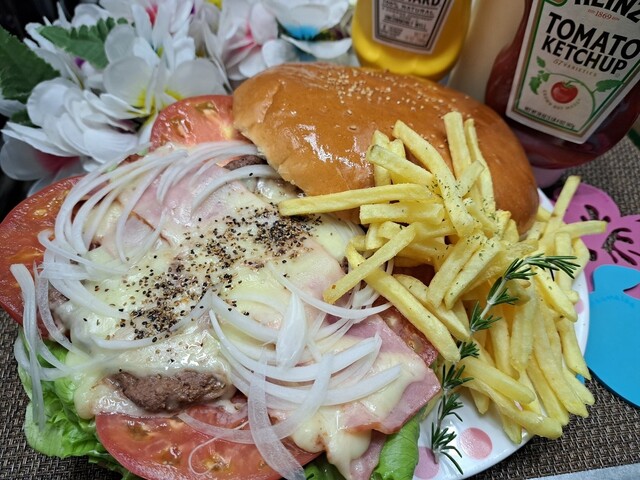 ご当地グルメレストランLAUNA 【ラウナ】>