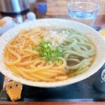 大島家 - かけ(温)小 450円
      わかめうどんと季節の麺のハーフになります