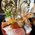 Oshokujisakedokoro Kazu - 特上海鮮丼（2,178円税込）