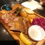 スペインバルALBA - 牛フィレ肉とイベリコ豚のプランチャ