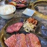 川崎名物 炭火焼肉 食道園 - 