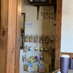 支那そば　昭和食堂 - レトロな店内