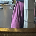 焼きもの家 慶 - ケンケン店長はこないだおとなしめのグレーのを新調してたけど、やはりこの紫系と緑系のインパクトが目に刺さる^_^