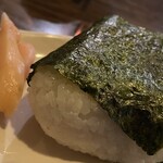 焼きもの家 慶 - 今日のおにぎりのコメは柔らか過ぎだった。ここは柔らか過ぎが多い。なんで素人でもマニュアル通りにポチッとすれば完璧に炊き上がるご飯が、プロが炊いてかくもハズレがあるのか不思議。