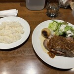 Carne Bar Katete - 豚ロースの炭火焼きステーキ　¥1,200-