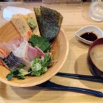 うみからそらへ - お味噌汁も美味しい