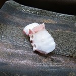寿司割烹 魚紋 - 蛸（明石産）６４℃で湯通し