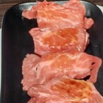 Yakiniku Sekai Champion - 人気の赤身の肉寿司