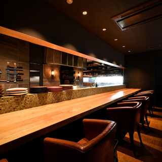 個室完備◆落ち着いた雰囲気が広がるスタイリッシュな店内