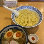 中華そば 青葉 - 麺もたっぷり、柚子唐辛子