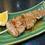 とことん餃子の朝日屋 - 牛串焼き