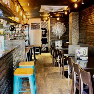 ウッド調の店内☆クラフトビールを楽しみたい方集まれ！
