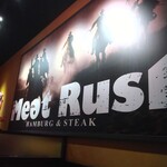 MEAT RUSH - 入口の看板