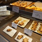 Azabudai Torishiki - ショーケース左端:札の位置の問題なのか、どれがどれなのか分かり難い