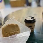 和 - かわうそくん焼き200円（税込）ほうじ茶200円（税込）