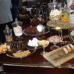 表参道うかい亭 - 小菓子のワゴンサービス