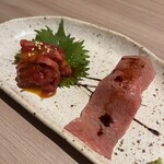 近江うし 焼肉 にくTATSU - サーロイン肉寿司、ユッケ