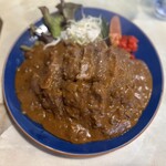 Isaribi - ボリューム感あるダブルカツカレー。カレーは甘さのあるカレーですが微妙なスパイス感があります