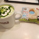 ベックスコーヒーショップ - 抹茶ラテとドーナツ