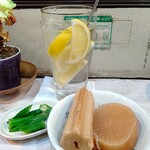 ぶんた - ざくぎりレモンサワー、お通し オクラのおひたし、ちくわぶ、大根