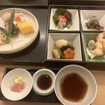 Marunouchi Icchoume Shichijuunikou - 松花堂弁当の上段と下段。この後、ご飯とお椀、香の物、甘味があったが写真撮るの忘れました