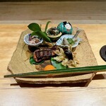 御料理 ふじ田 - 八寸：稚鮎天ぷら、ふきのとうの天ぷら（田楽味噌）、丹波しめじ＆春菊、富山産ホタルイカ、根室産銀宝の照り焼き、金柑