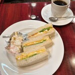 カフェ・ド・ジャポネ - サンドイッチとコーヒー（650円）