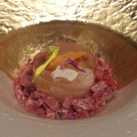 完全個室 牛の達人 private 新宿本店 - 海鮮和牛ユッケとコンソメジュレ