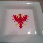 Miwa Tei - お皿には赤い鷲の紋章が