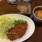 Indhikatsuragi - チーズチキンカリー(とろーりチーズが入ったチキンカツ)800円 キャベツおんざライス80円