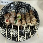 Yamaroku - オススメの巻物(トマト　チーズ　ネギ)  とり串
