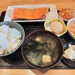 Ibushitei Ajimidokoro - サーモン腹ス焼き定食